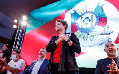  Dilma: coração valente, força brasileira, garra desta gente! 