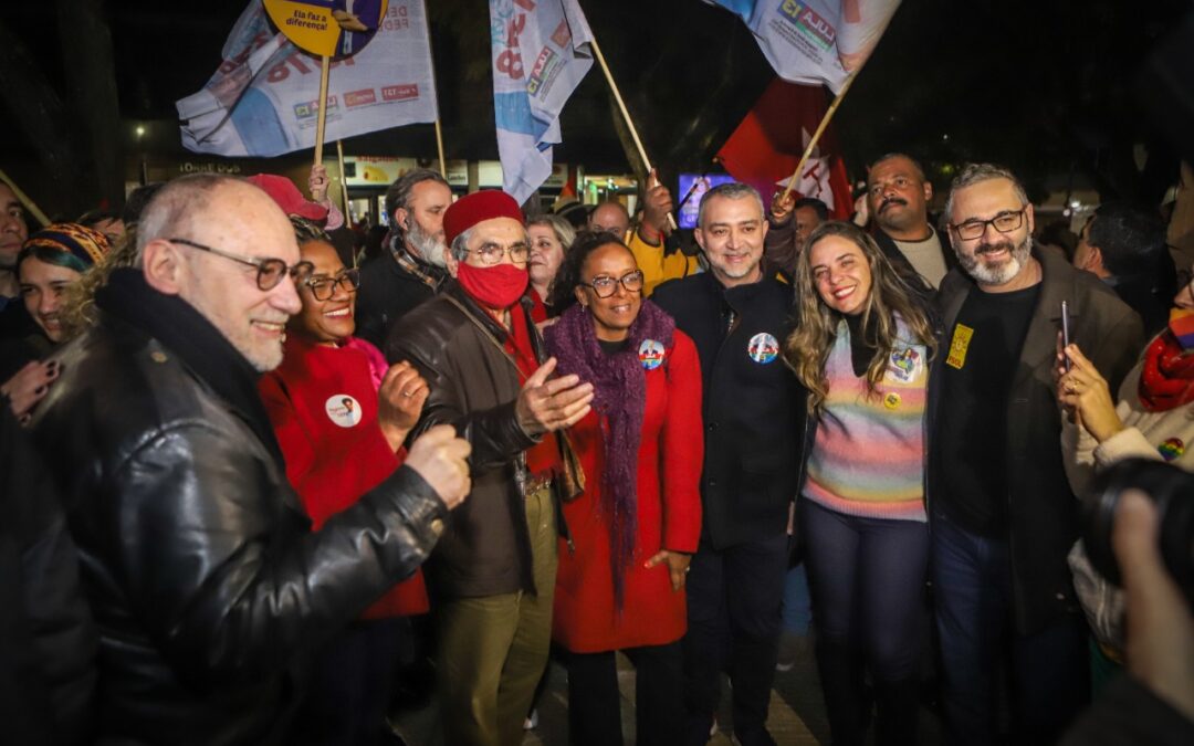 Mobilização em apoio a Lula e Alckmin reúne cerca de 2 mil pessoas na capital