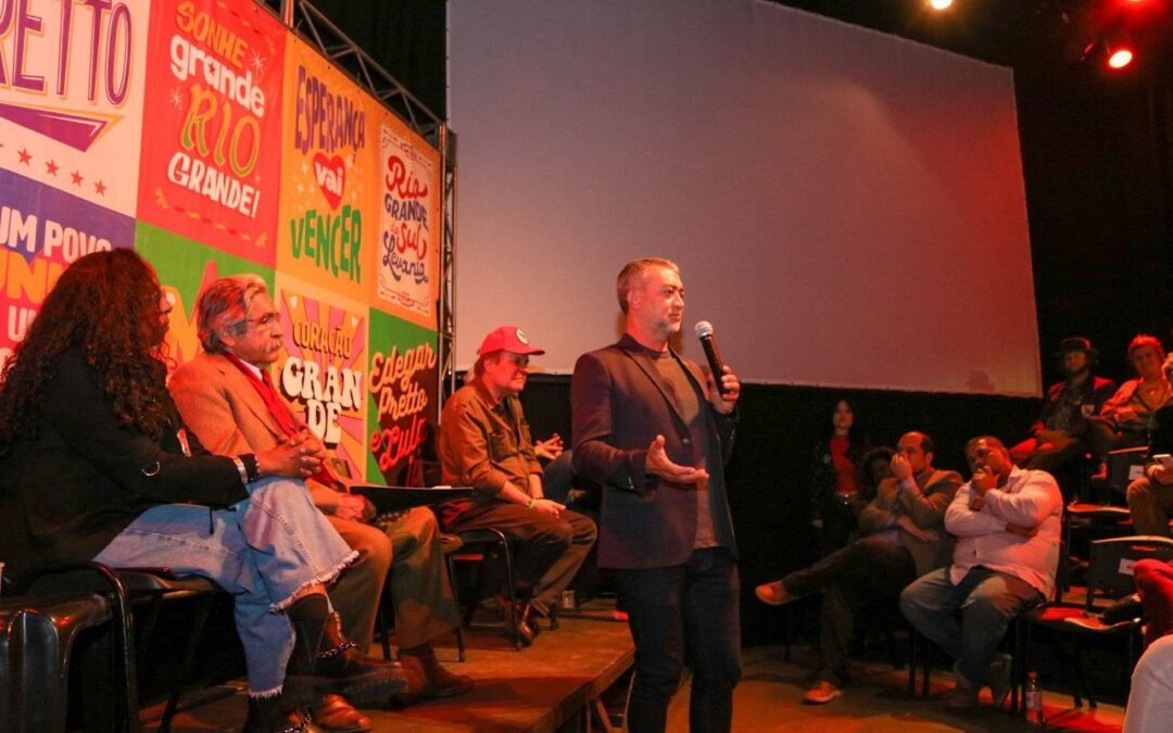 Junto a Chico Pinheiro, setor da cultura manifesta apoio às candidaturas de Lula, Edegar e Olívio