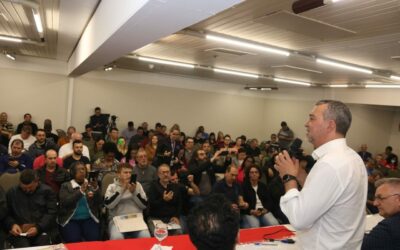 “Não vamos vender a Corsan”, diz Edegar Pretto aos representantes sindicais do Sindiágua