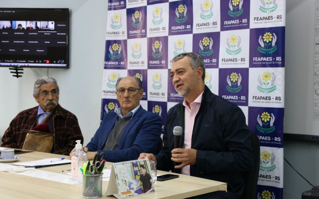 Edegar e Olívio visitam a Federação das Apaes do Rio Grande do Sul