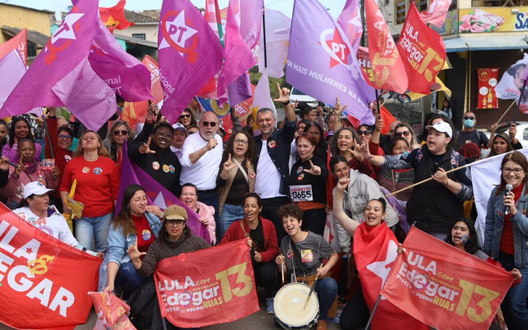 Caravana: Edegar Pretto faz caminhada com mulheres na Lomba do Pinheiro