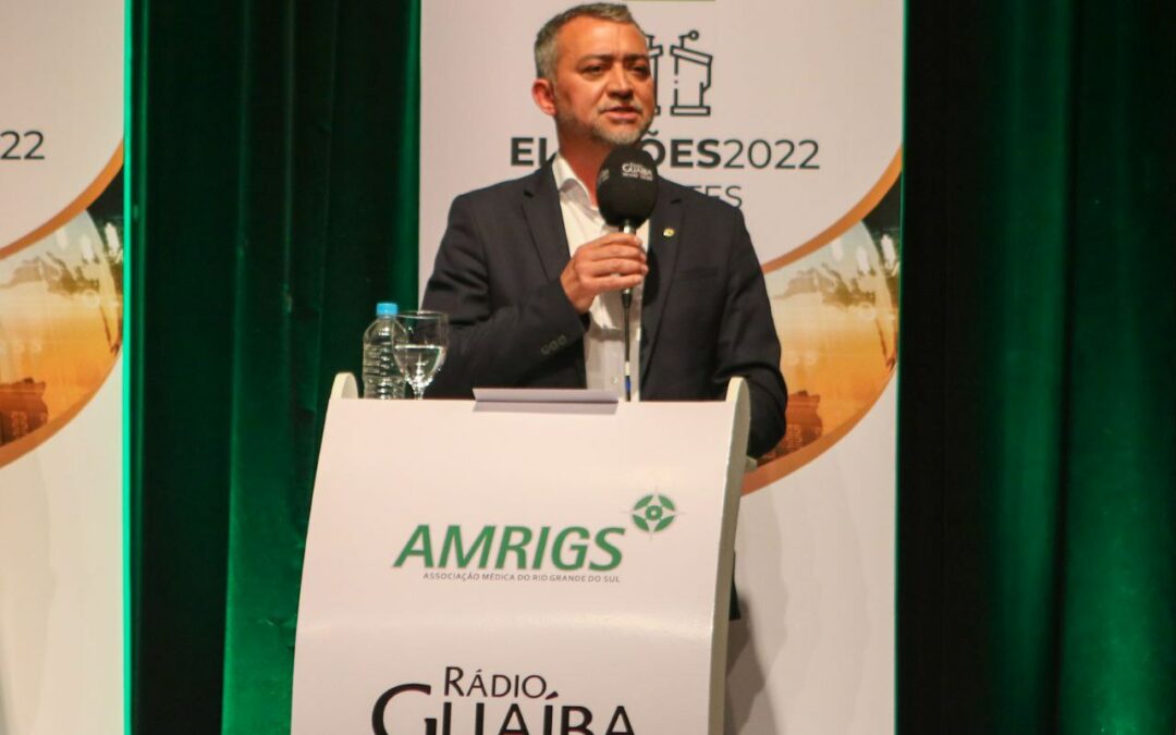 Em debate da Rádio Guaíba, Edegar Pretto reforça as semelhanças entre Eduardo Leite e Onyx Lorenzoni