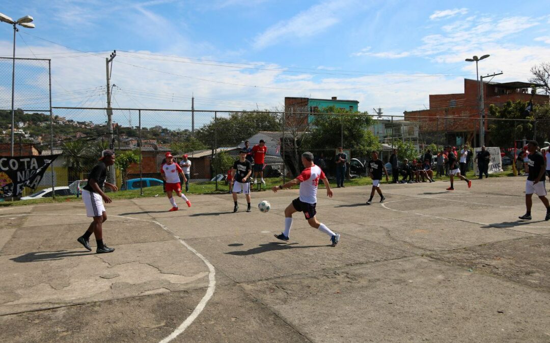Jogo de futebol com apoiadores marca domingo de campanha de Edegar Pretto na Cruzeiro