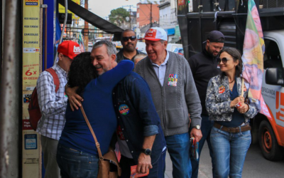 Edegar Pretto participa de caminhadas em bairros de Porto Alegre 
