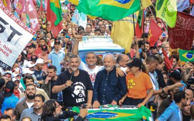 Caminhada com Lula reúne mais de 50 mil pessoas em Porto Alegre