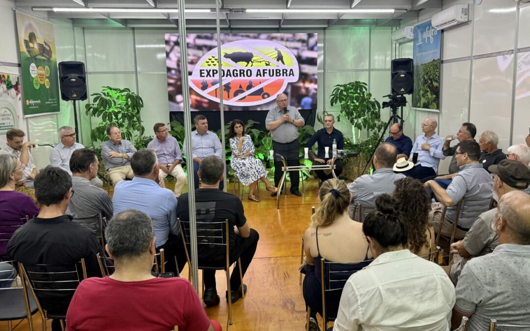 Manuela d’Avila e Edegar Pretto visitam Expoagro e dialogam com setor de produção de tabaco