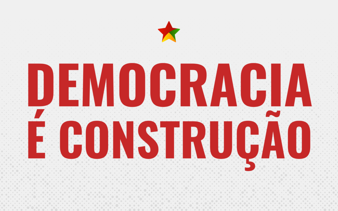 Democracia é construção