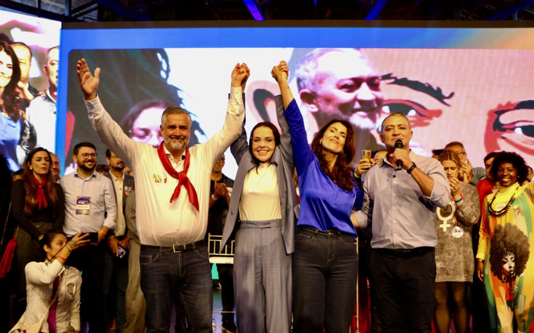 Com mais de 3 mil pessoas, convenção oficializa Juliana Brizola (PDT) e Edegar Pretto (PT) para a disputa ao Governo do Rio Grande do Sul 