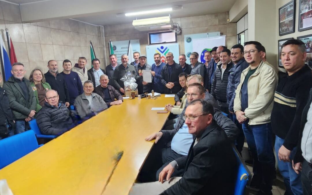 Em reunião com prefeitos e sindicalistas em Erechim, Edegar e Pimenta garantem ampliação de investimentos públicos na região   