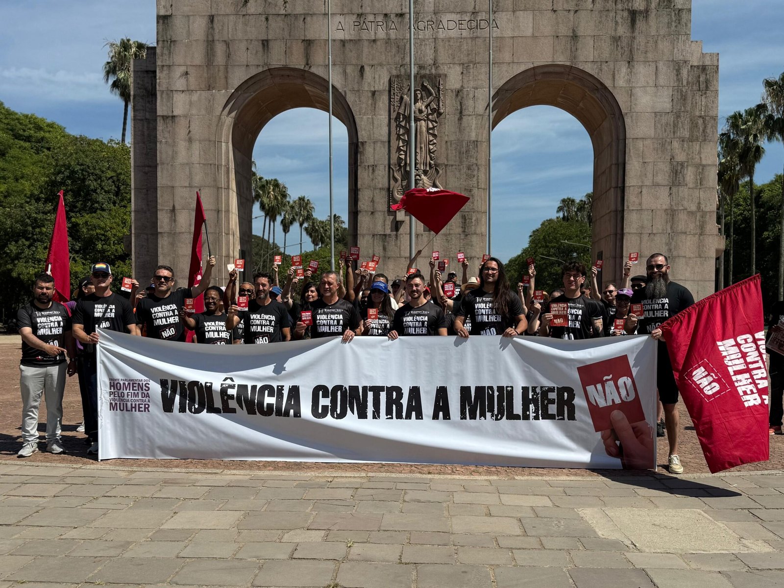Edegar Pretto destaca campanha de combate ao feminicídio e reforça: “A violência não termina na vítima”