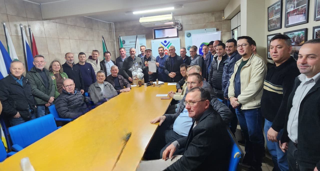 Em reunião com prefeitos e sindicalistas em Erechim, Edegar e Pimenta garantem ampliação de investimentos públicos na região   