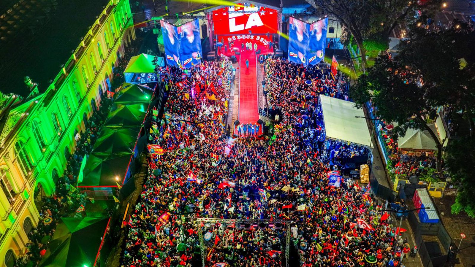 “O Rio Grande do Sul não vai faltar ao Brasil”, diz Edegar a Lula em comício em Porto Alegre